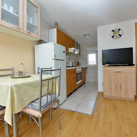 Nada Apartment Vir