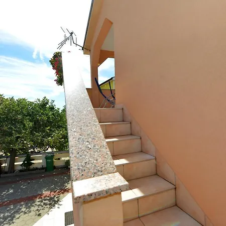 Nada Apartment Vir