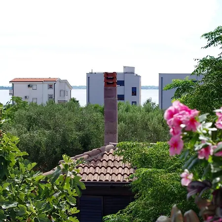 Nada Apartment Vir